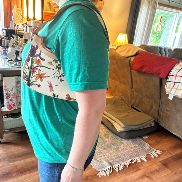 Gucci Floral Hobo π Small adorable purse! πΉπ - Picture 9 of 9